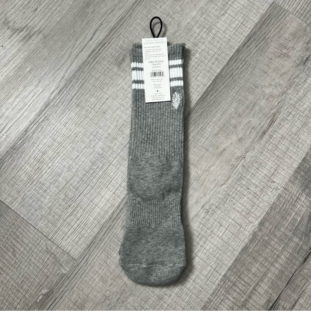 NEW FREE PEOPLE Movement Logo Stripe Tube Socks Gray White - Picture 5 of 7